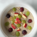 Porridge mit leckeren Früchten